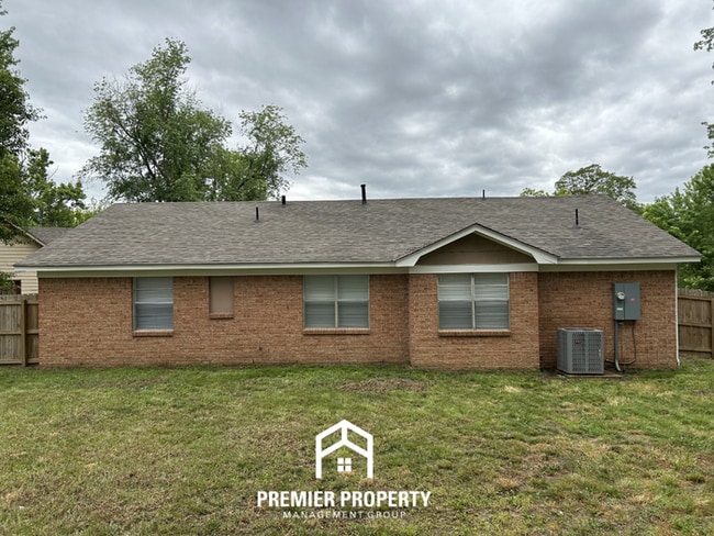 Building Photo - Charming 3BR/2BA in Southaven | Hardwood Floors & Large Fenced Backyard