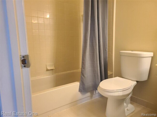 Building Photo - 38872 Country Cir