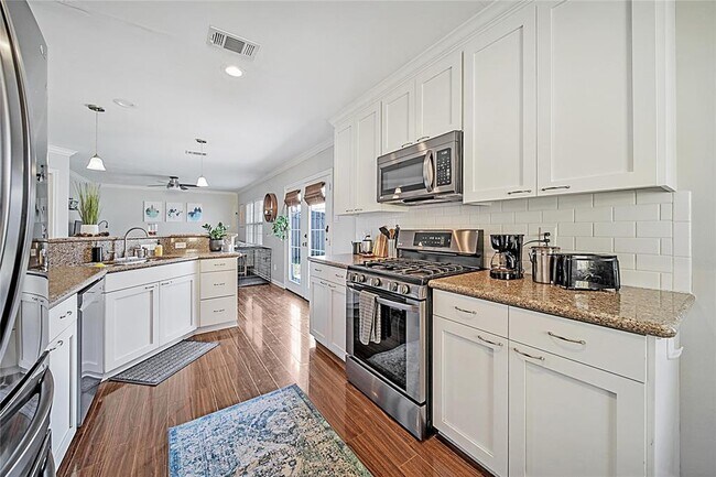 Building Photo - 2319 Roy Cir
