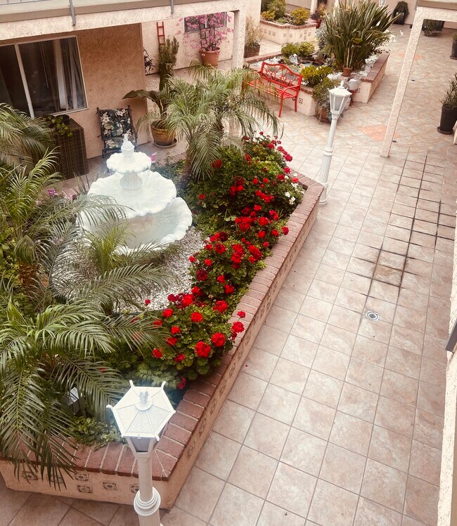 Building Photo - 415 S Verdugo Dr