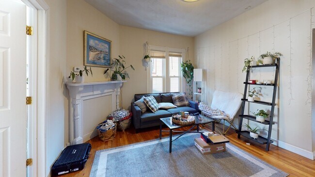 Building Photo - 27 Falcon St