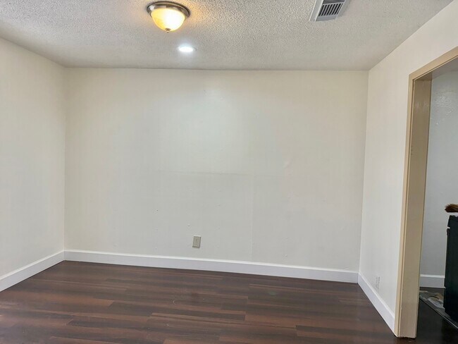 Building Photo - 3527 Rosedale St