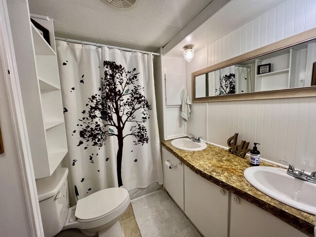 Building Photo - 27 Mandalay Dr