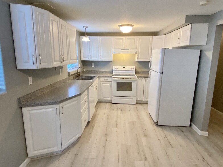 Building Photo - 116 E Stuart St