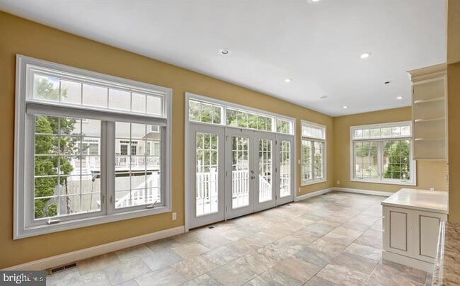 Building Photo - 2054 Madrillon Rd