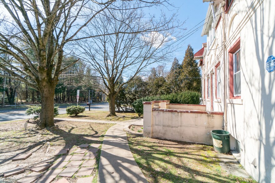 Building Photo - 440 Ewingville Rd