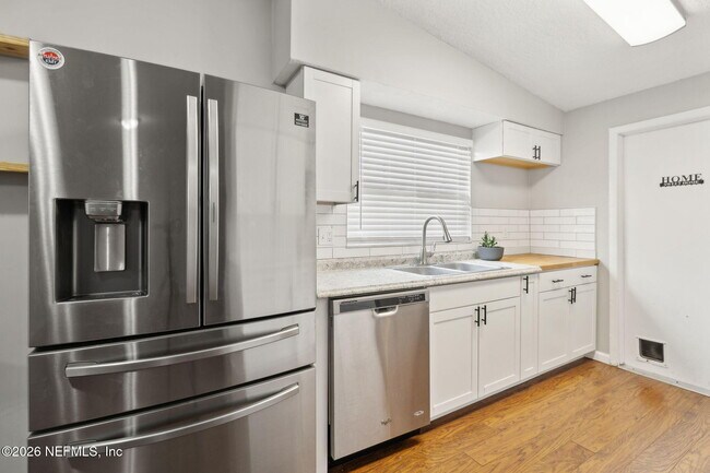 Building Photo - 7600 Pheasant Run Dr