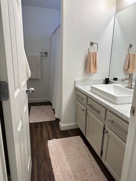 Building Photo - 357 S 6150 W