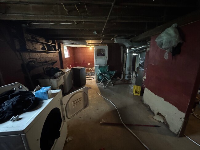 Building Photo - 376 Highland St