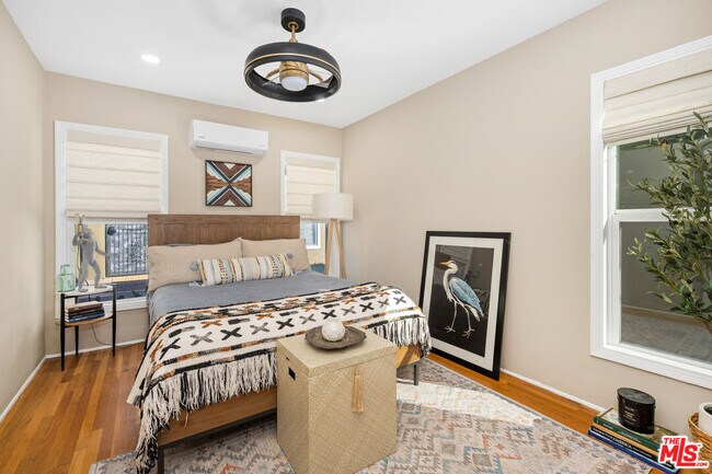 Building Photo - 1332 Ocean Park Blvd