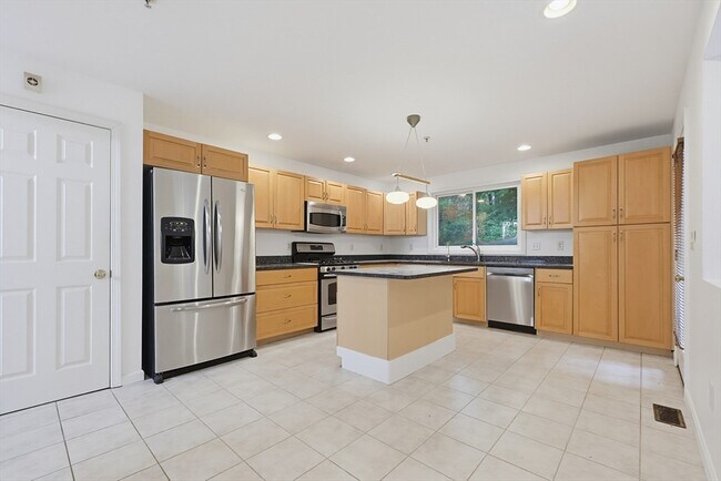 Building Photo - 3103 Maple Brook Rd
