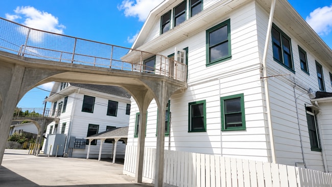 Building Photo - 500 B St