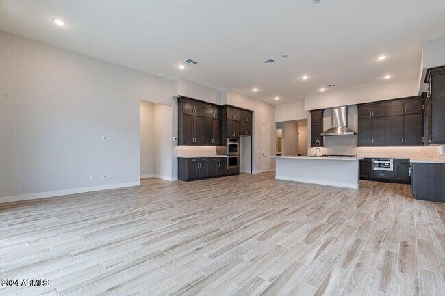 Building Photo - 21390 W Meadowbrook Ave