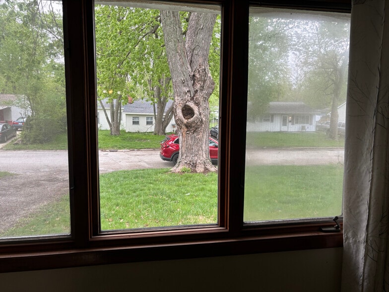 Building Photo - 2417 E Green St