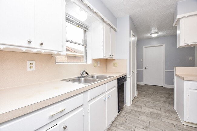 Building Photo - 11623 Kirkhollow Dr