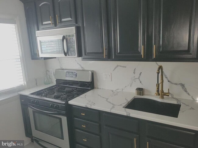 Building Photo - 202 Edgewood St