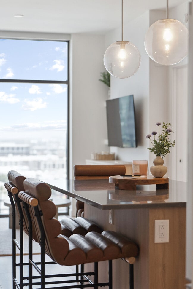 Building Photo - 1212 Demonbreun St