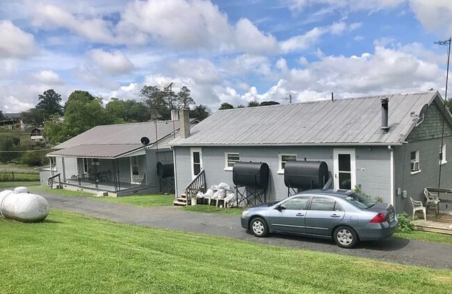 Building Photo - 2073 Castleton Rd