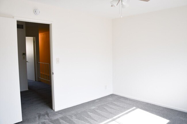 Building Photo - 733 S Fondren St