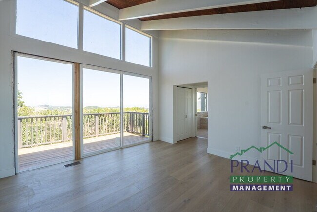 Building Photo - 645 Fawn Dr