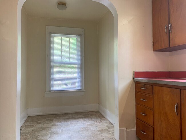 Building Photo - 3 Bed/1 Bath Home located close to Sunnyside and Downtown Campus- Available 5/20/2026