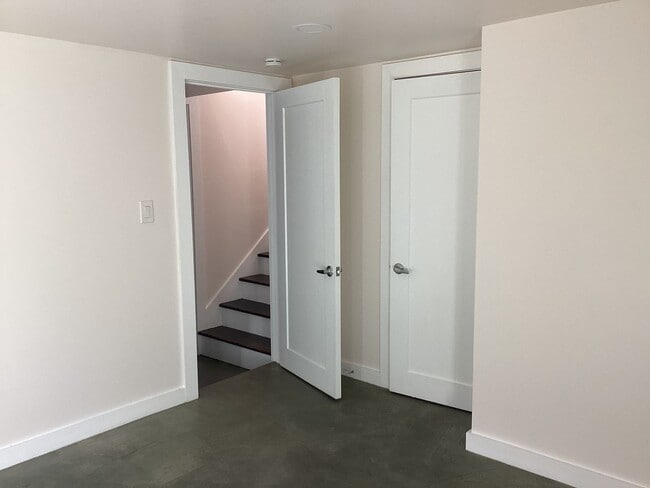 Building Photo - Desirable Soquel Location