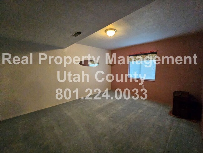 Building Photo - Elk Ridge Home with Unobstructed Valley Views