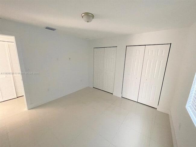 Building Photo - 14620 SW 104th Ave