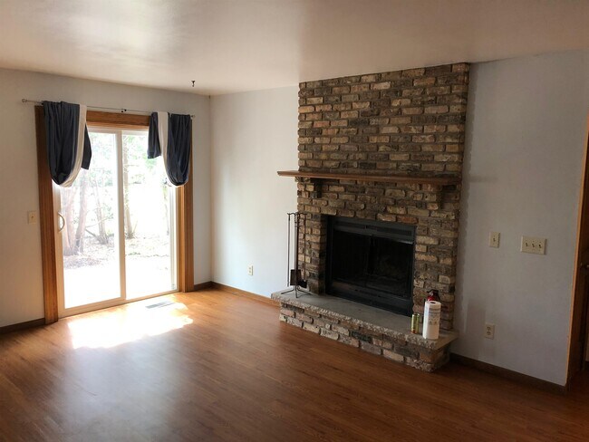 Building Photo - 19 Firestone Ct