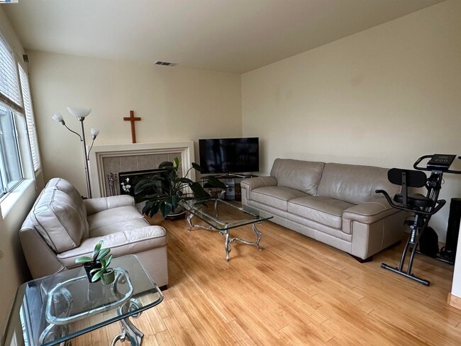 Building Photo - 1448 Dumaine St