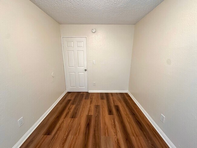 Building Photo - 15Central