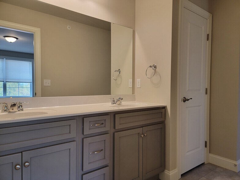 Building Photo - 256 Sage Blvd