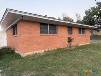Building Photo - 3402 Rosewood Dr