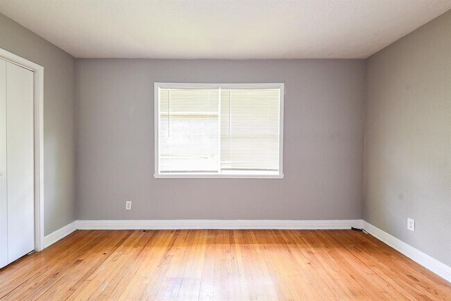 Building Photo - 1623 Camille St
