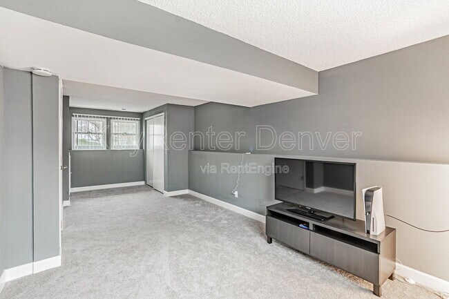 Building Photo - 18747 E Carmel Cir