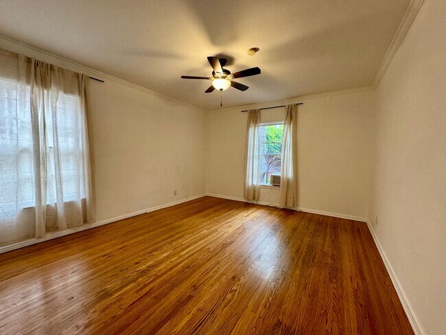 Building Photo - Charming Large 1 Bed with a Huge Private Patio