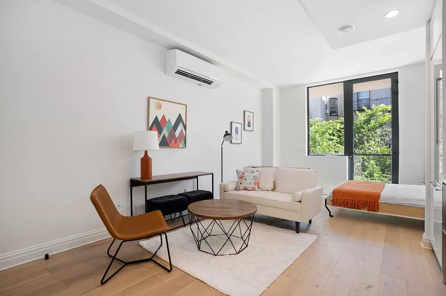 Building Photo - 127 W 112th St