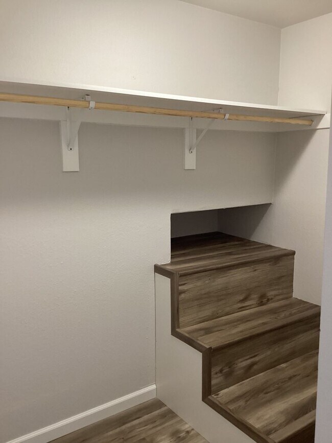 Building Photo - Newly Remodeled 3 Bedroom House in Belgrade