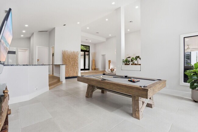 Building Photo - 11180 Isle Brook Ct