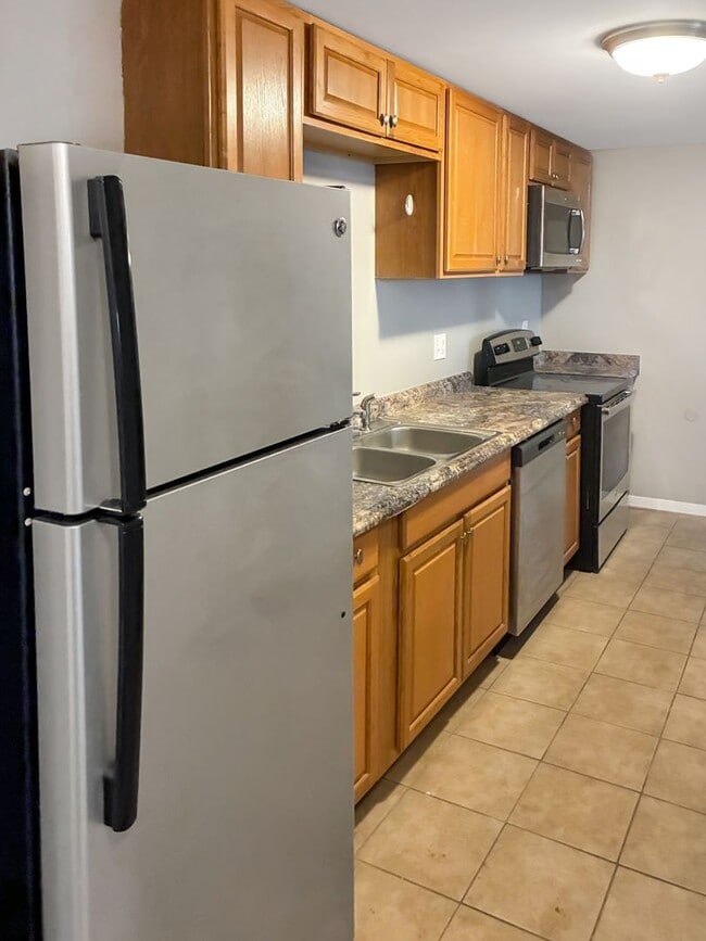 Building Photo - Holiday Special! 2 Bedroom Condo in Glen Allen - $300 off your first month! – No Application Fee ...