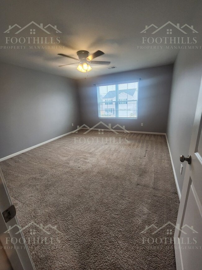 Building Photo - 18 Chalet Ct