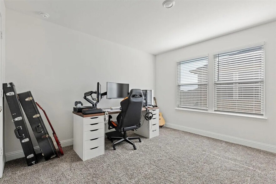 Room 1 - 3600 Highland Bayou Dr