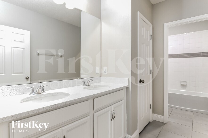 Building Photo - 689 Blackstone St