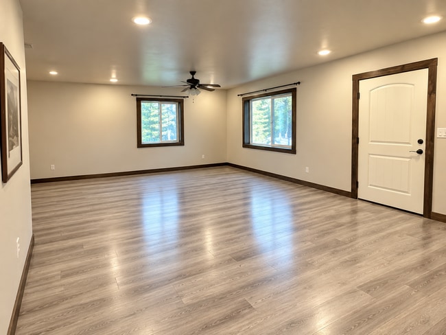 Building Photo - 2498 Schutzen St