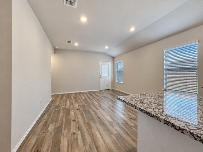 Building Photo - 1073 Ottoman Lp