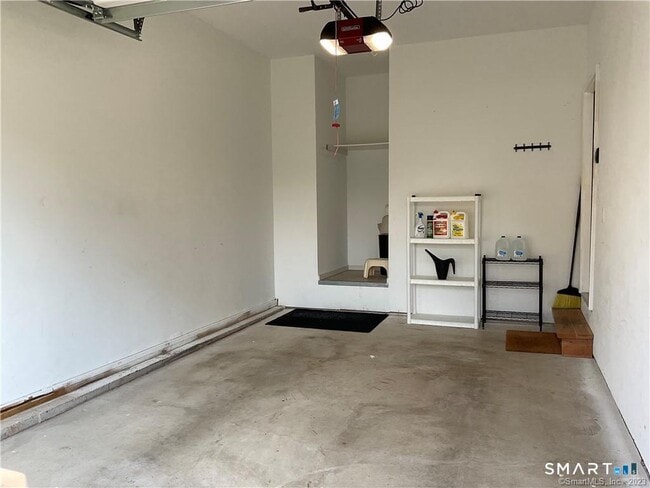 Building Photo - 38 Glastonbury Ave