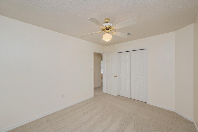 Building Photo - 437 S Shore Dr