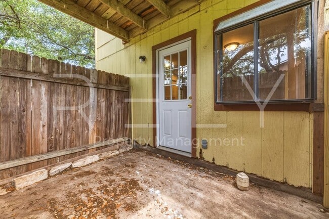 Building Photo - 302 Algerita Dr