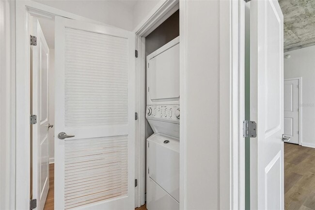 Building Photo - 777 N Ashley Dr