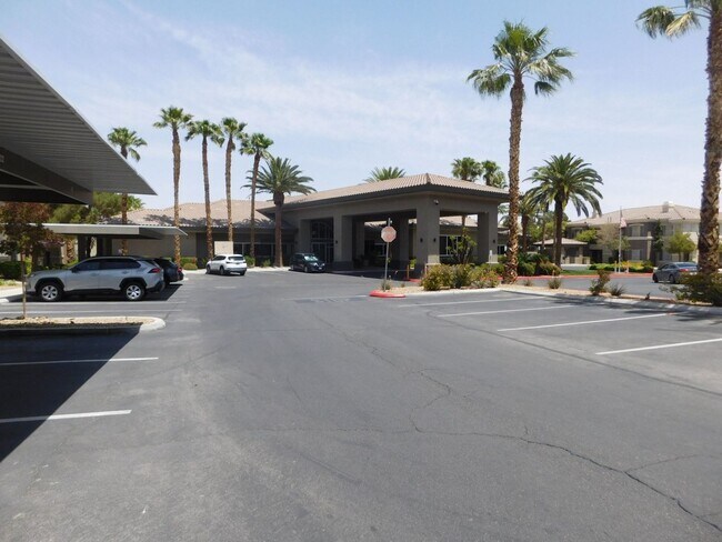 Building Photo - GORGEOUS FULLY FURNISHED 2 BEDROOM UNIT*GA...